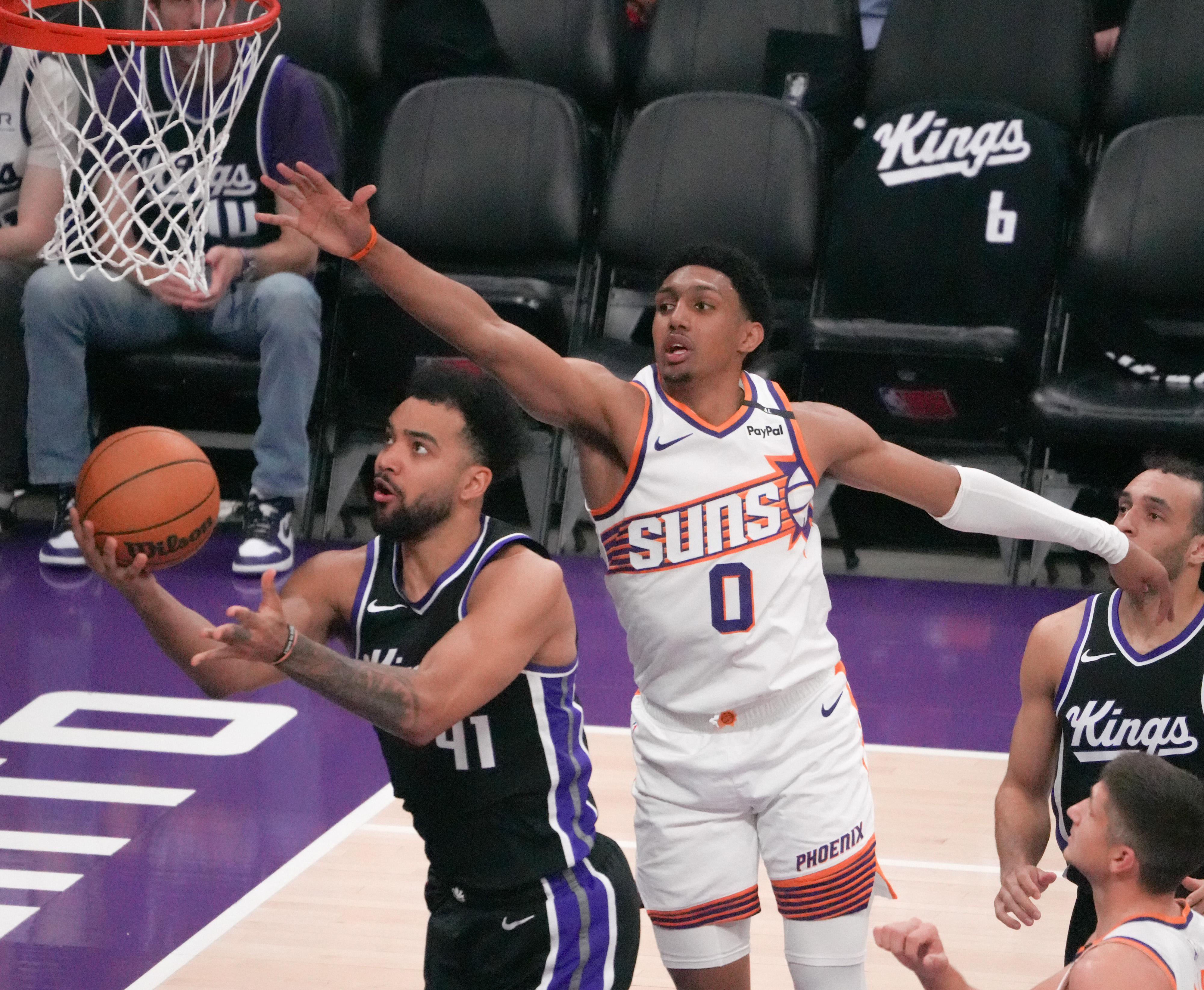 NBA常规赛：布朗克斯国王队大胜小牛队的简单介绍