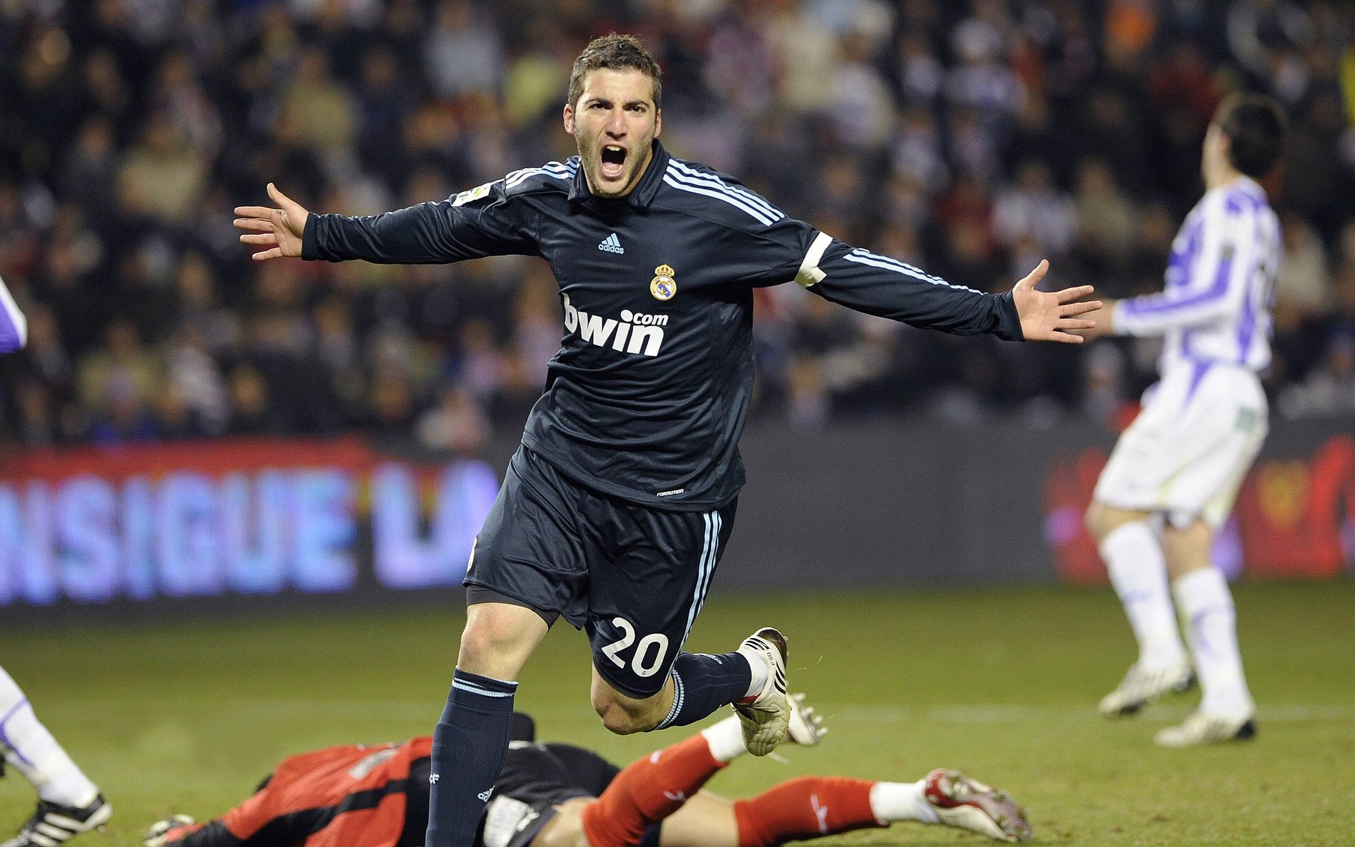 Rookie巅峰对决，姆巴佩与50激战法国队分钟，关键助攻胜负难料！